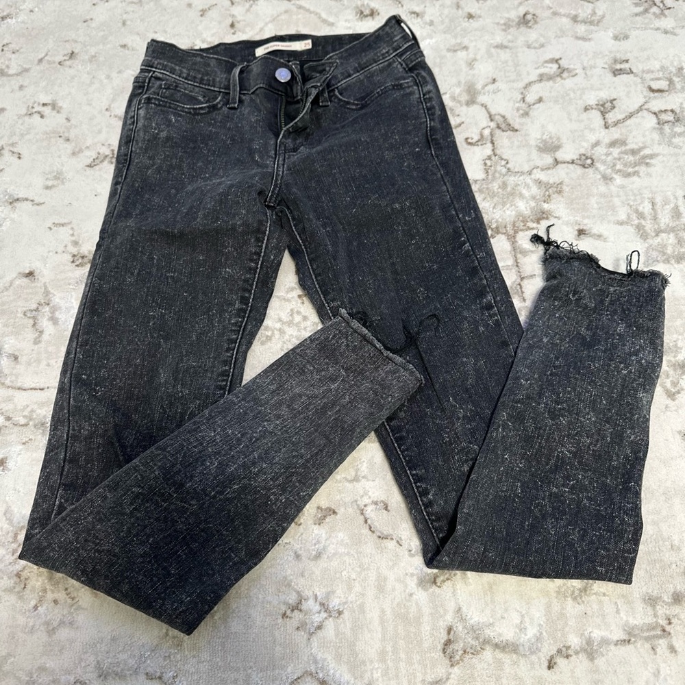 Levi’s women’s 710 Super skinny Black Washed Jeans Size 25